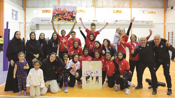 《沙迦女子体育》庆祝“女排联赛”夺冠